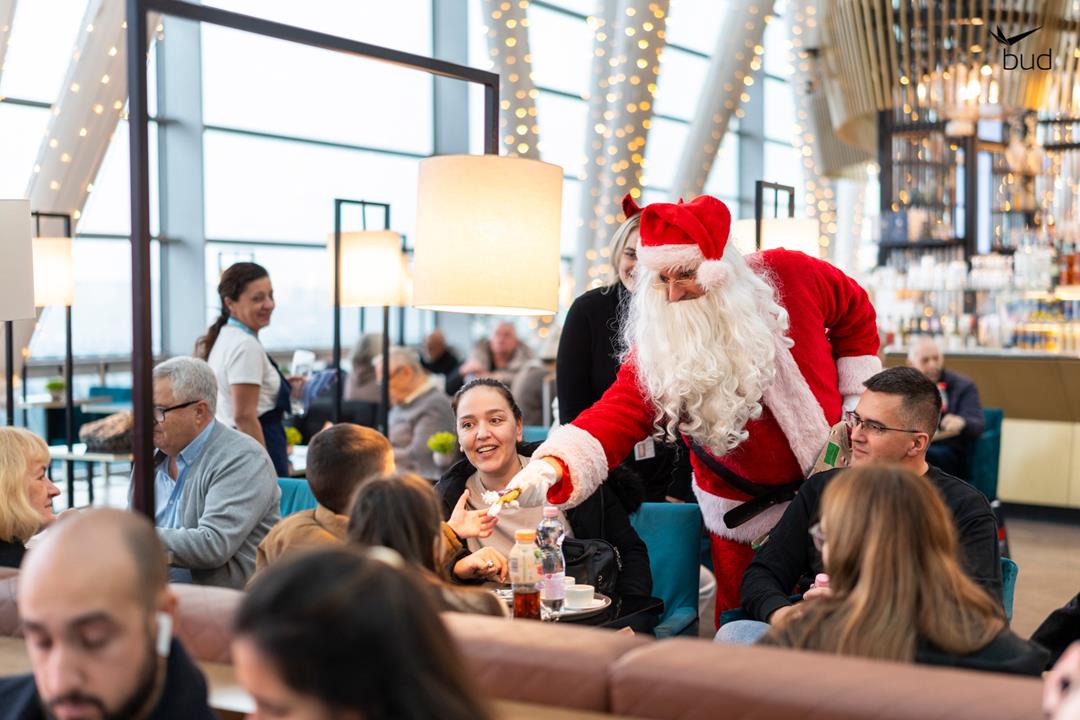 Top Hungary news:  Santa in Hungary, cancelled flights, large bear spotted, snowfall – 6 December, 2024