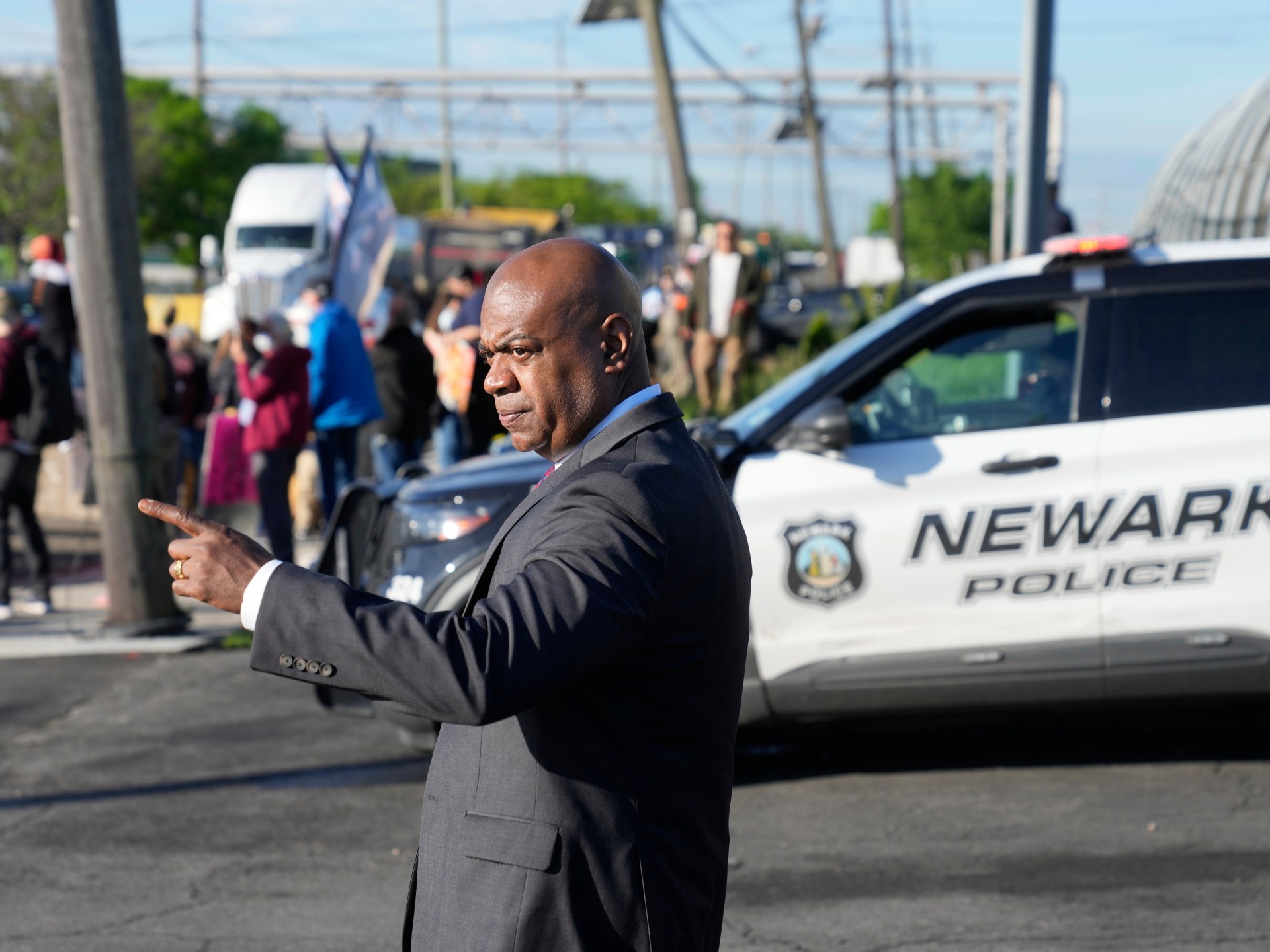 Newark Mayor Ras Baraka arrested during ICE detention centre protest