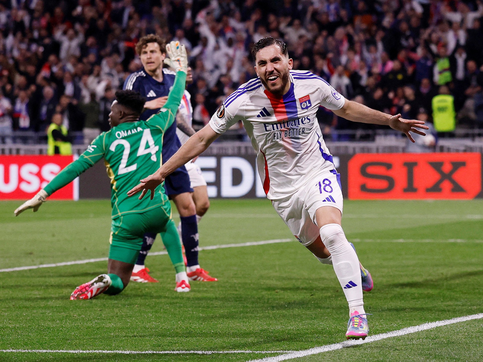 Man Utd held by late Lyon Europa League goal; Tottenham draw, Chelsea win