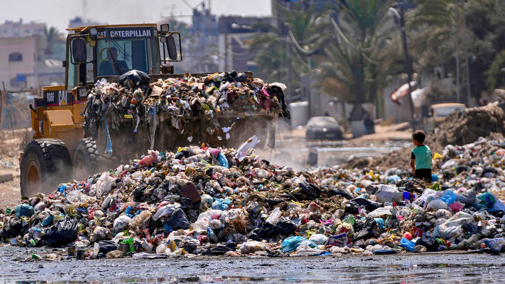 Is war one of the biggest threats to the world’s climate?