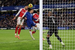 Merino strikes to earn Arsenal bruising 1-1 draw at 10-man Chelsea