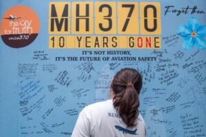 Search resumes to solve mystery of missing Malaysia Airlines flight MH370