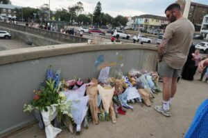 Australia honours Bondi Beach victims, launches probe of security services