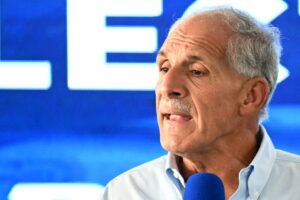 Honduras election: Why has Trump threatened to cut off aid?