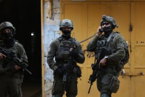 Israeli settlers set fire to homes and cars in violent West Bank raids
