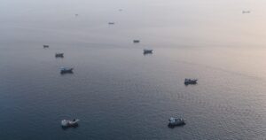 Oil prices rise as US, Iranian strikes threaten Strait of Hormuz reopening
