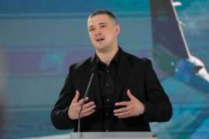 Ukraine beheads its military as its performance begins to soar