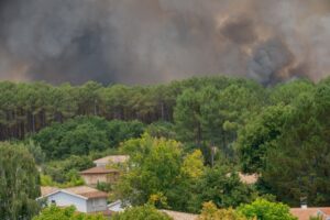 France wildfires force evacuation of over 20,000 people from tourist town