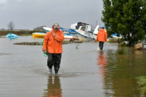 At least three killed and hundreds displaced by heavy rain in Chile