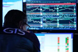 US stock market hits record high amid hopes for Strait of Hormuz reopening